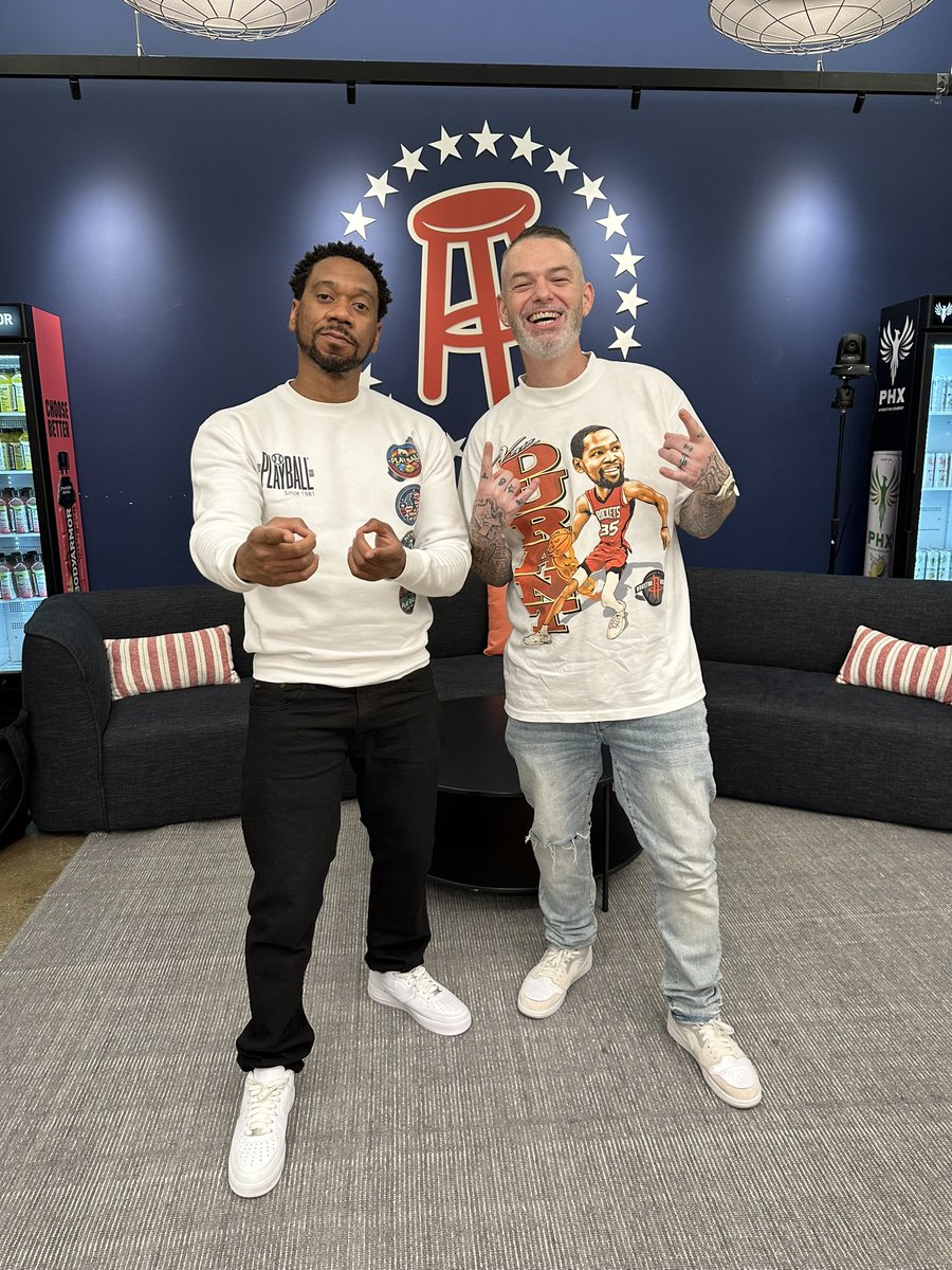 DJFreshX3's tweet image. Me x @paulwallbaby just did @barstoolsports . Album drops in 24hrs.
go.perfecttimemusicgroup.com/PaulFresh_TheT…
