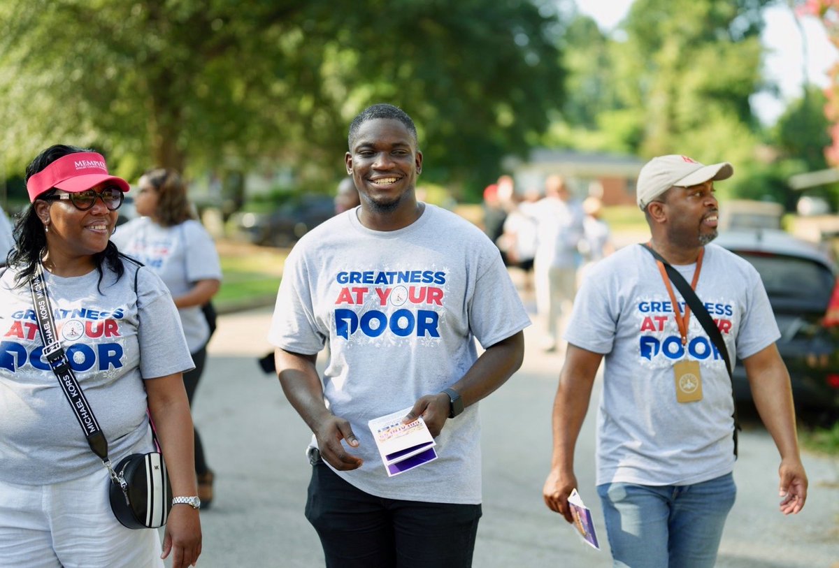 MSCSK12's tweet image. Today we had the pleasure of visiting families in the Frayser and Northaven communities.

Interim Superintendent Dr. Roderick Richmond, board members, senior and district leaders, and the enrollment team located truant and chronically absent students to make sure they are…