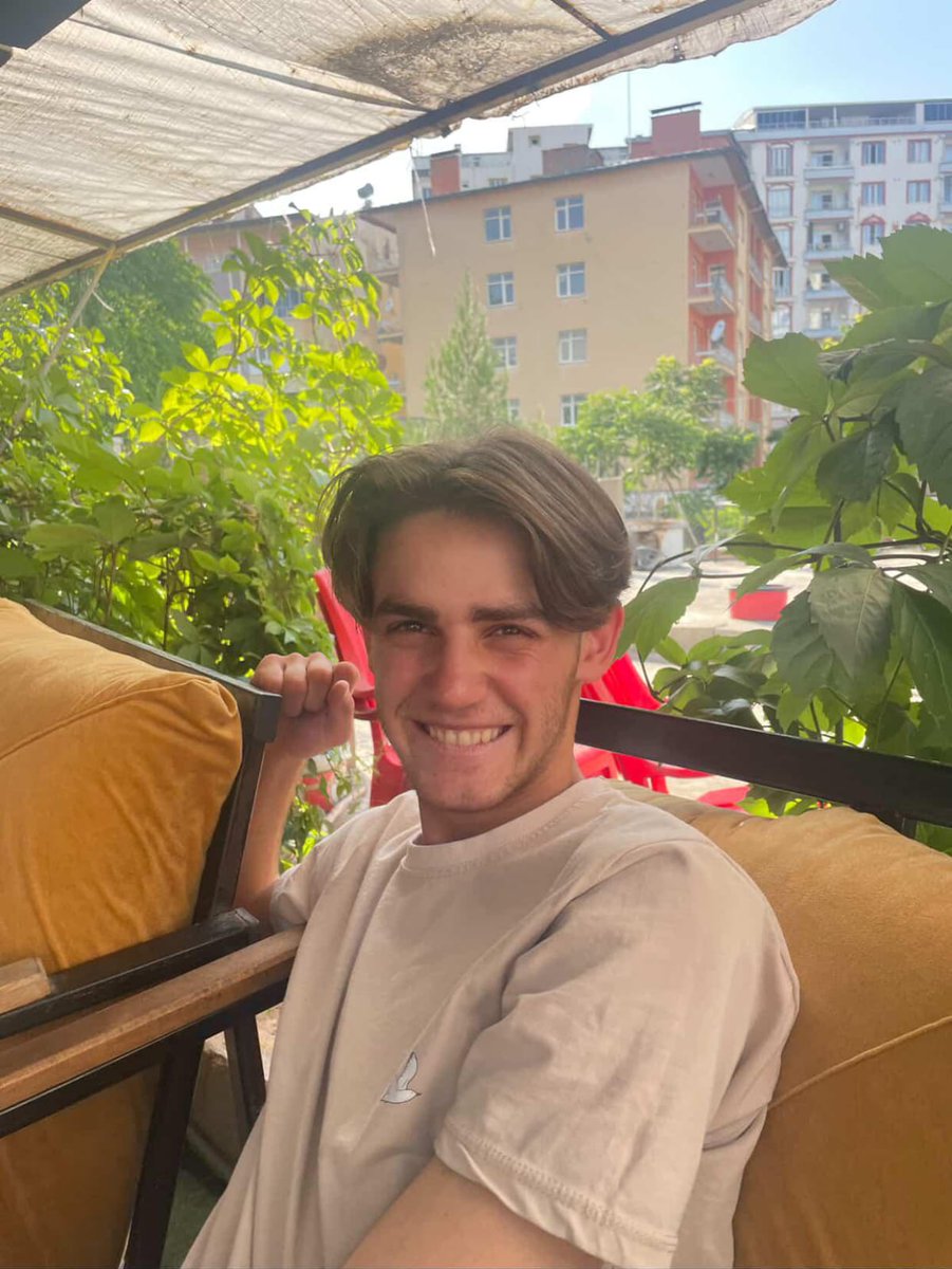 Narinpkgz's tweet image. Bir insanın hayalleri yarım bırakıldı…
Bir annenin yüreği dağlandı…
Adnan aramızdan alındı, hem de en vahşi şekilde.#AdnanlarÖlmesin