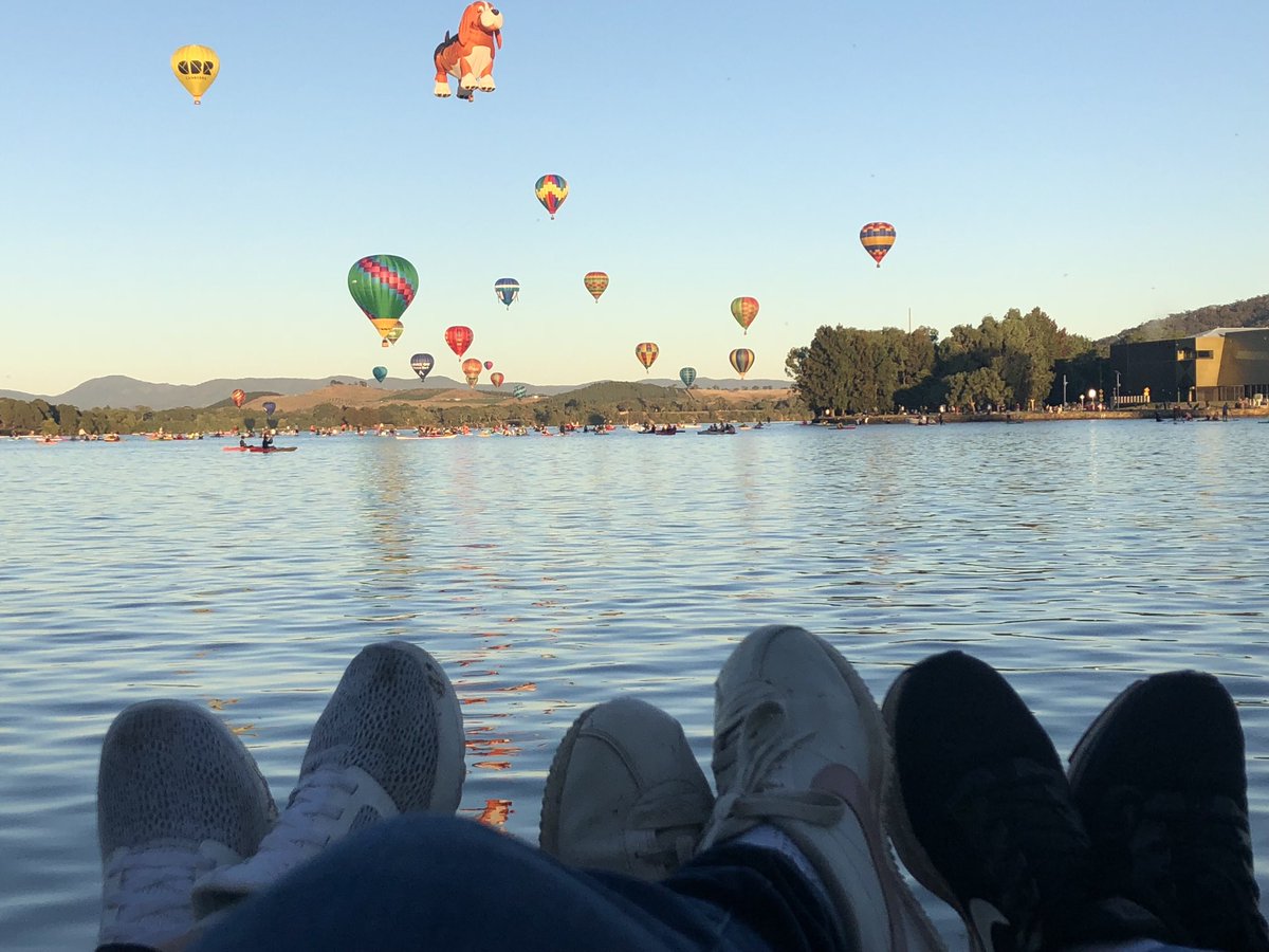 We sat by the lakeside of Burley Griffin, to watch the annual infamous hot balloon festival of #Canberra , early in the morning, sacrificing good sleep. But I swear, those moments were the most peaceful, away from all the deadlines. Once upon a time ⁦<a href="/ourANU/">ourANU</a>⁩