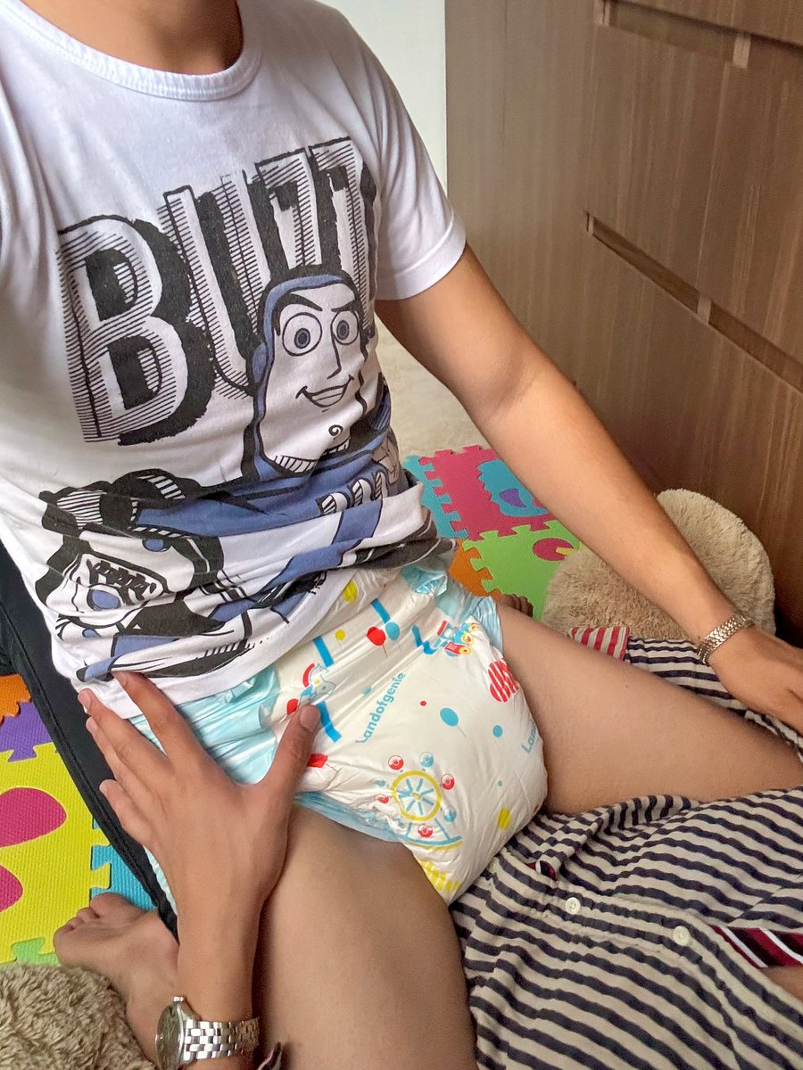 Abdlcouplemx's tweet photo. 👨🏻: That’s my boy, 2hrs and you’re still dry, good boy!👏🏻
👶🏻: I did it daddy🙌🏻 now I’m a big boy🤩
👨🏻: Not so fast, you’re still daddy’s soaked boy💦 Give me a kiss👨🏻‍❤️‍💋‍👨🏻
#abdl #diaperboy #daddy https://t.co/2kMKYfA0YM