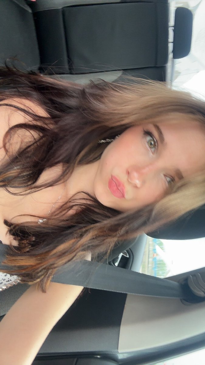 chloebrts's tweet image. Dans la voiture
