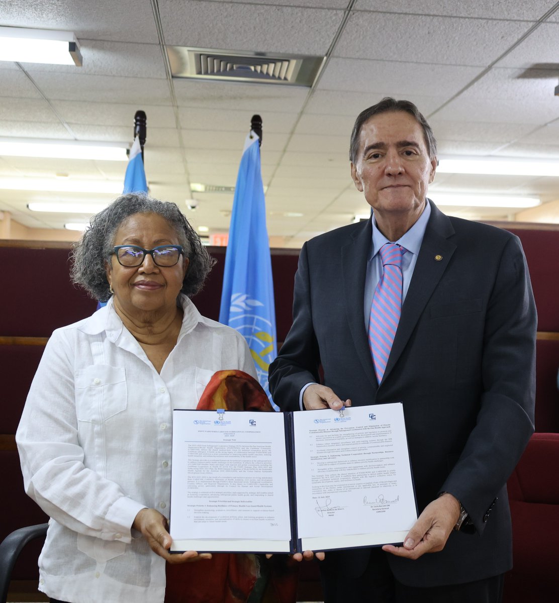 CARICOMorg's tweet image. 🎉 Milestone achieved! On 22 July, CARICOM SG Dr Carla Barnett & PAHO Director Dr Jarbas Barbosa signed a Joint Subregional Cooperation Strategy. 🤝
A 5-year plan to strengthen Caribbean health, tackle shared challenges & unite regional efforts 🌍💪
#CaribbeanHealth…