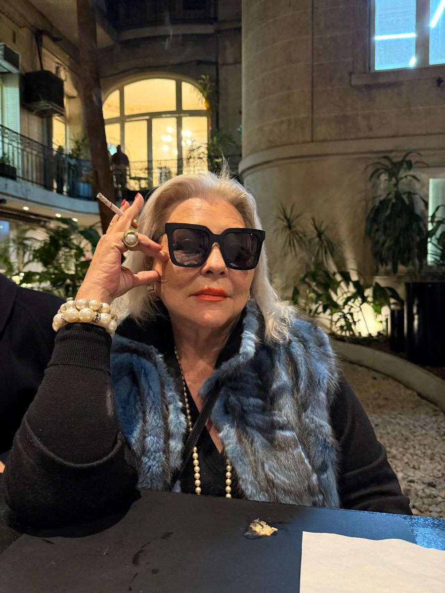 cuervafenix's tweet image. Tomando un té de mandarina con edulcorante porque comí mucho.