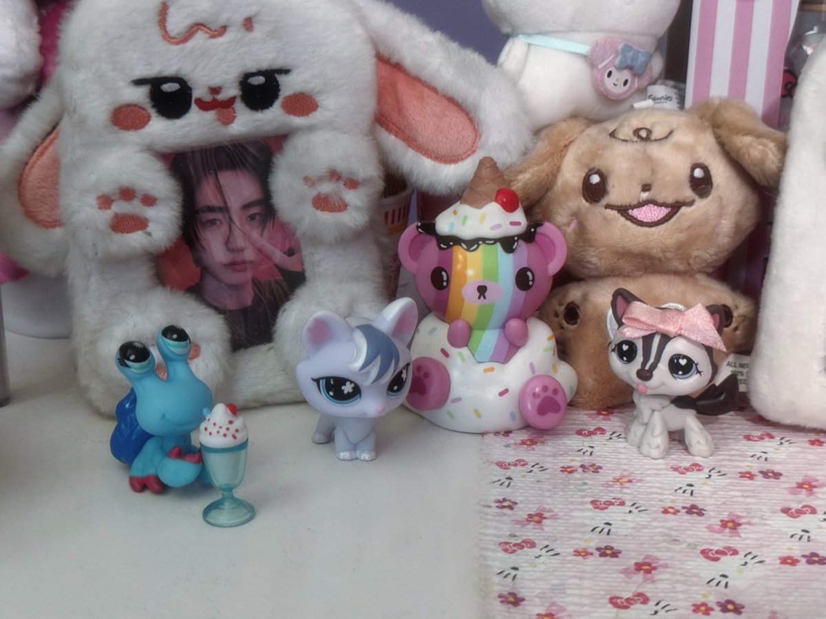 proxyjun's tweet image. I got the new lps i am SO happy theyre so good?? Im very impressed and happy with the quality of them