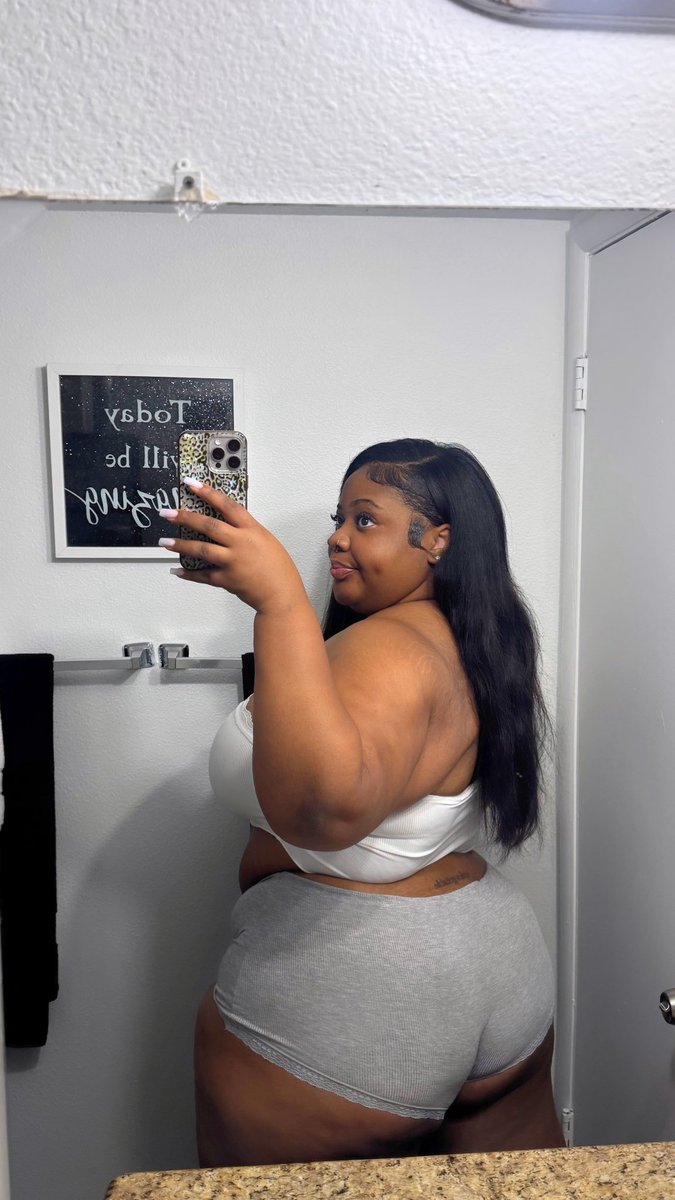 ShayShaydabrat_'s tweet photo. And if I’m not your cup of tea don’t drink me 😂😗 https://t.co/QYV0iDC4Vz