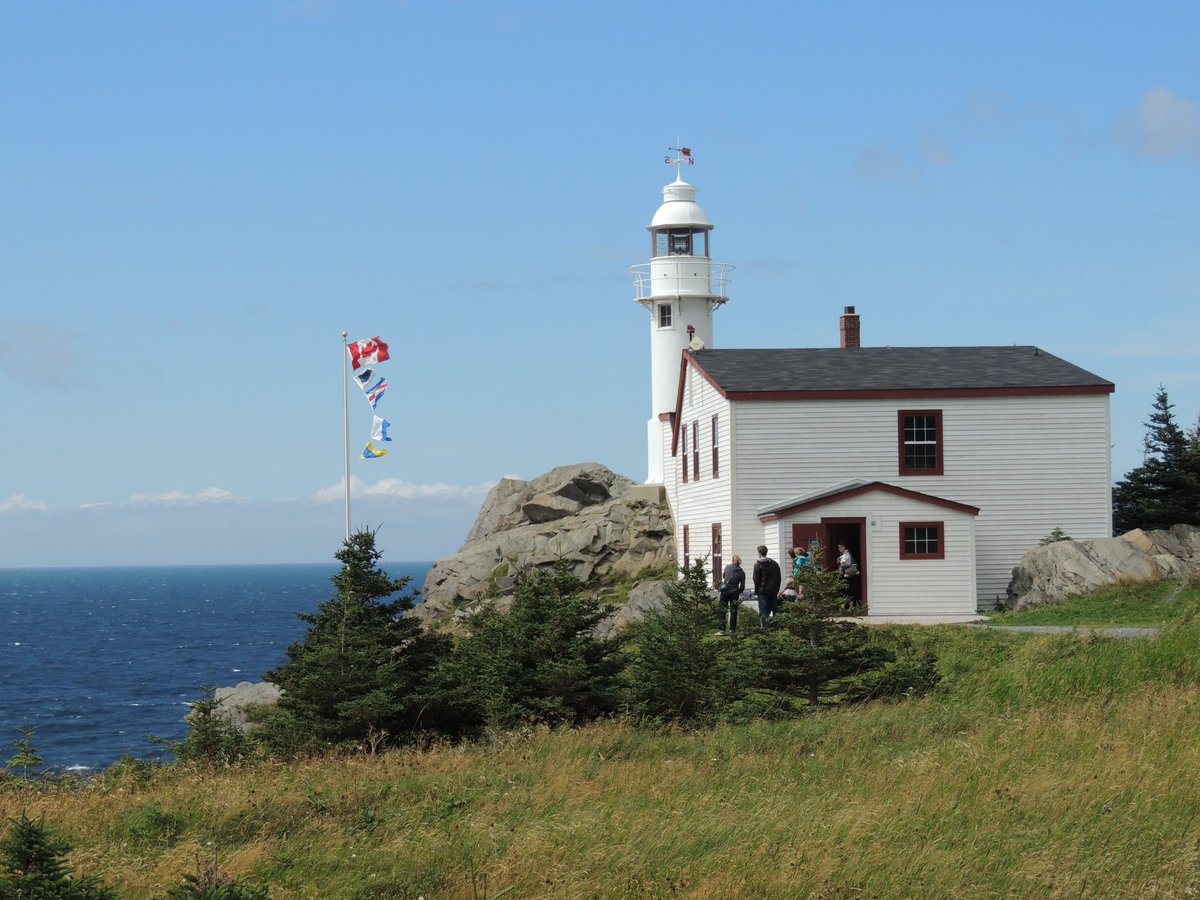 stan_sdcollins's tweet image. A very windy day at the lighthouse today and is that wind off the water ever cold this afternoon. Around here you should always bring a sweater or little jacket with you as our temperatures can change very quickly close to the ocean.