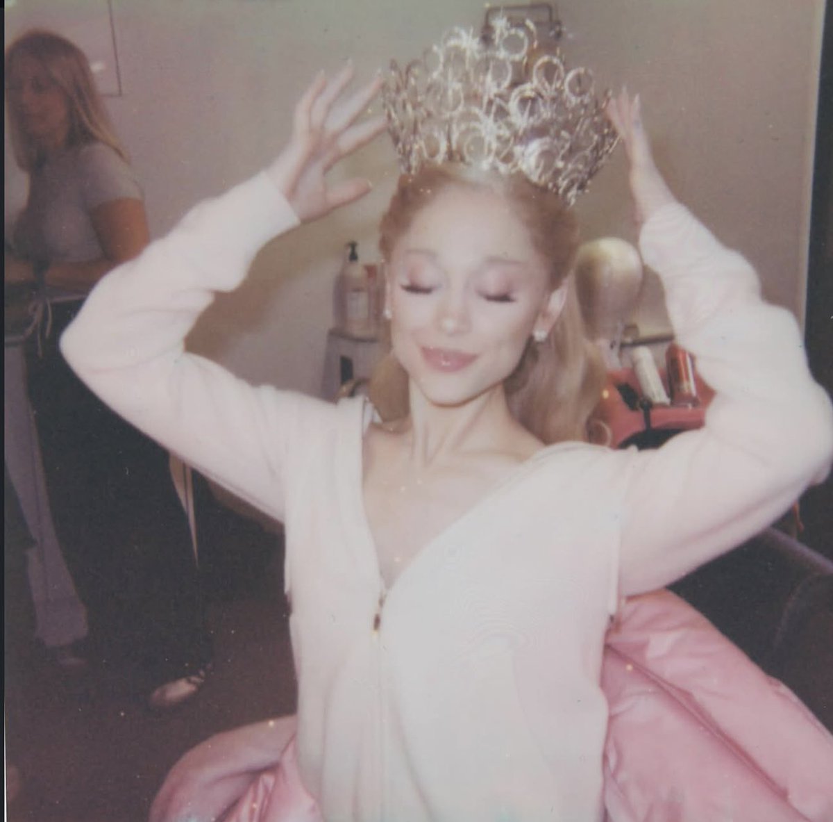 arianaofoz tweet media