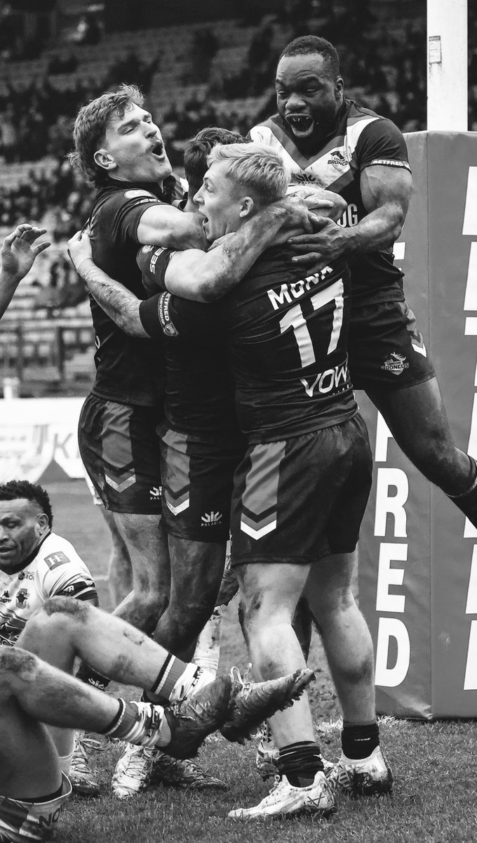 LondonBroncosRL's tweet image. #WallpaperWednesday
๐ธ Click and save this image of pure emotion ๐ฅ for your new phone wallpaper.
#WeAreLondon๐