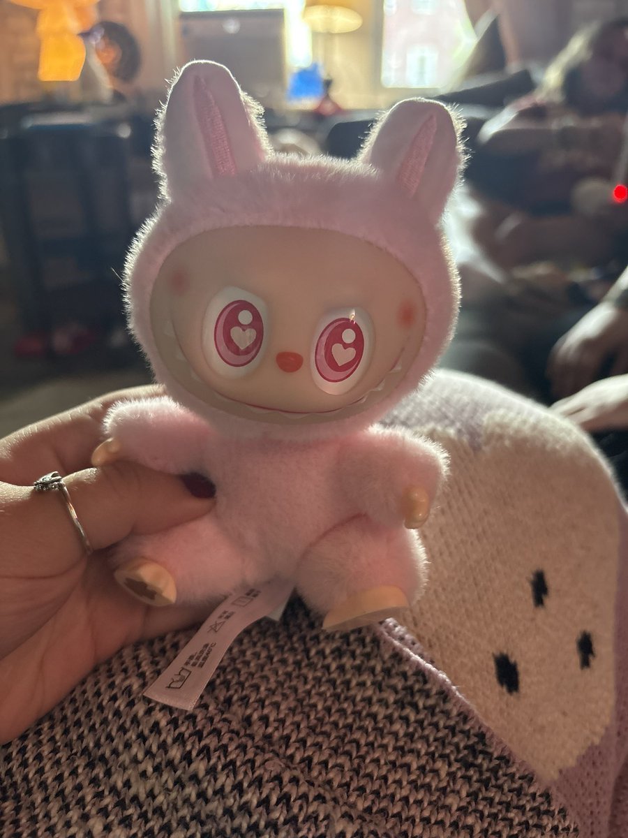 bledintosorrow's tweet image. / MY ROOMMATE'S DAUGHTER GOT ME A LABUBU