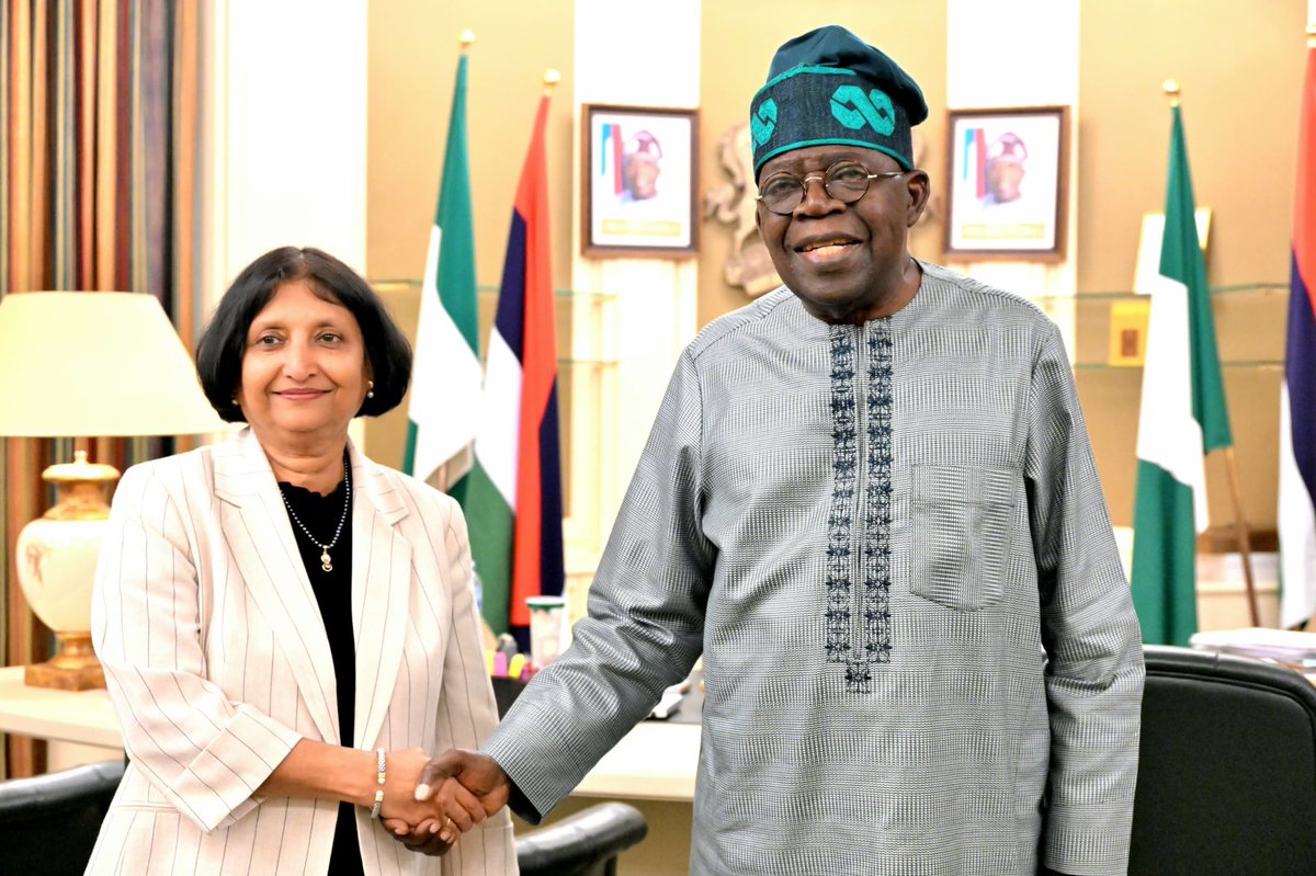 aonanuga1956's tweet image. President Tinubu meets World Bank Chiefs in Abuja
Photo 1: L-R: Advisor World Bank Group Mayank Goyal; Communication Minister, Bosun Tijani; Managing Director &Chief Financial Officer World Bank Group, Anshula Kant; President Bola Ahmed Tinubu; Country Manager of World Bank…