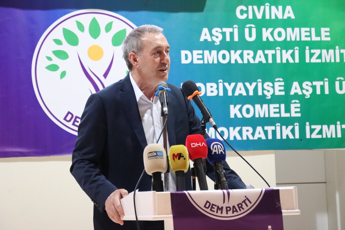 tuncerbakirhan's tweet image. Kocaeli’de halklarımızla omuz omuza verdik; taleplerimizi, umutlarımızı ve kararlılığımızı bir kez daha yüksek sesle dile getirmek için il örgütümüzün düzenlemiş olduğu Barış ve Demokratik Toplum Buluşması’na katıldık.
DEM Parti olarak halkların barış ve demokratik çözüm…