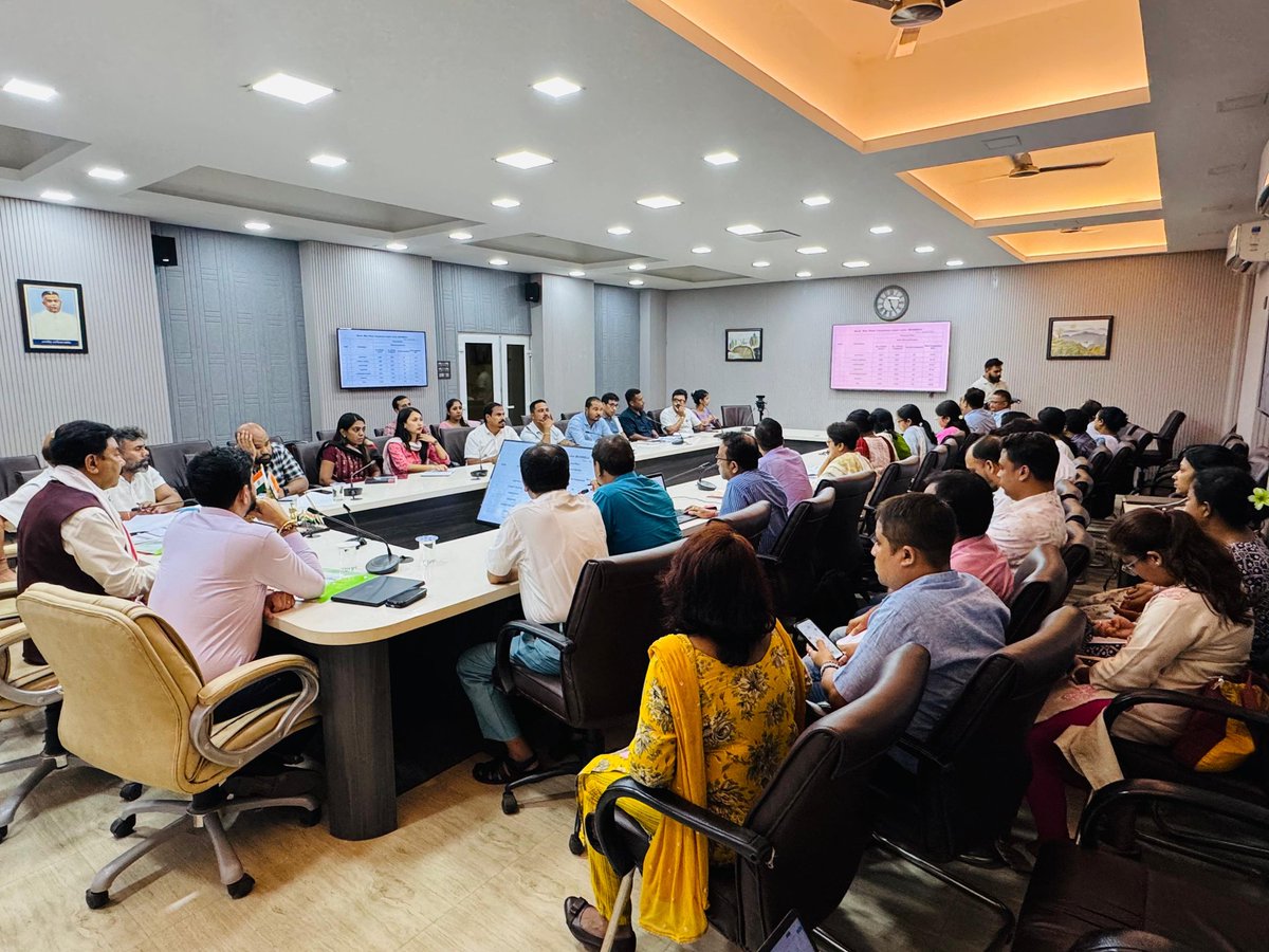 RKurmiOfficial's tweet image. Honored to attend a review meeting chaired by Hon’ble Minister Shri @RanjeetkrDass Dangoria at Circuit House, Jorhat, discussing key strategies for rural and departmental development. 📊📋
#AssamDevelopment #RuralInitiatives