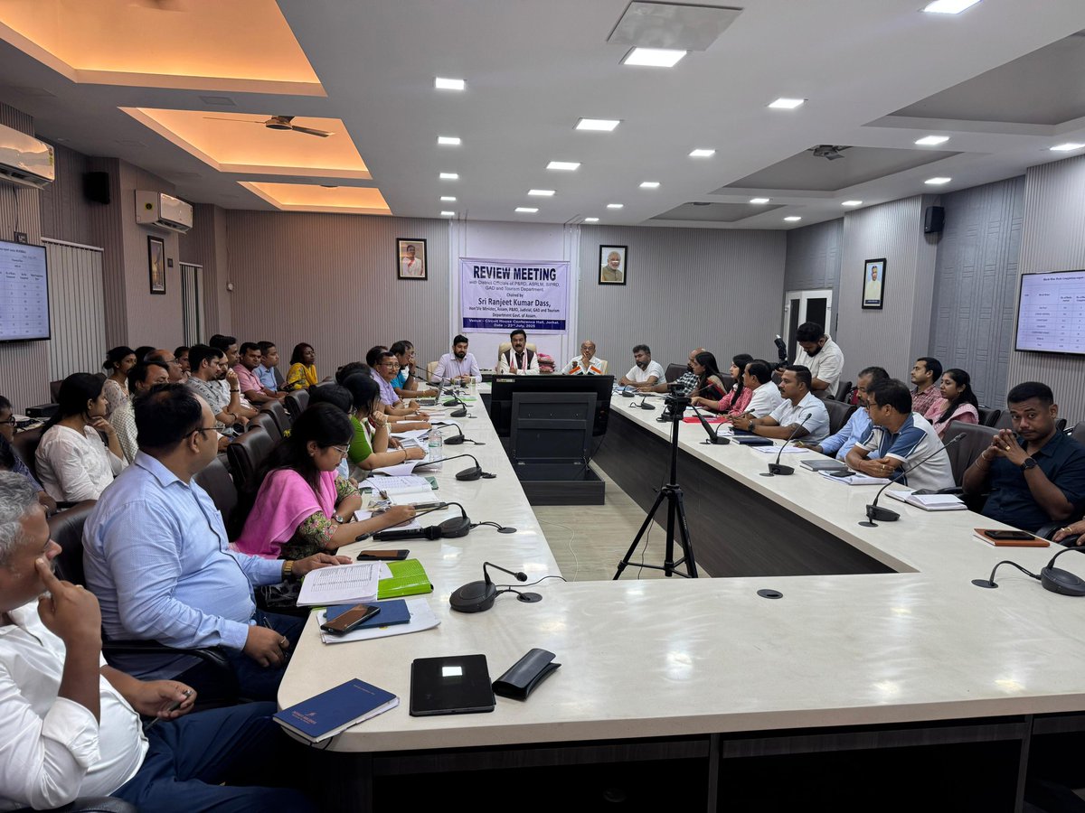 RKurmiOfficial's tweet image. Honored to attend a review meeting chaired by Hon’ble Minister Shri @RanjeetkrDass Dangoria at Circuit House, Jorhat, discussing key strategies for rural and departmental development. 📊📋
#AssamDevelopment #RuralInitiatives