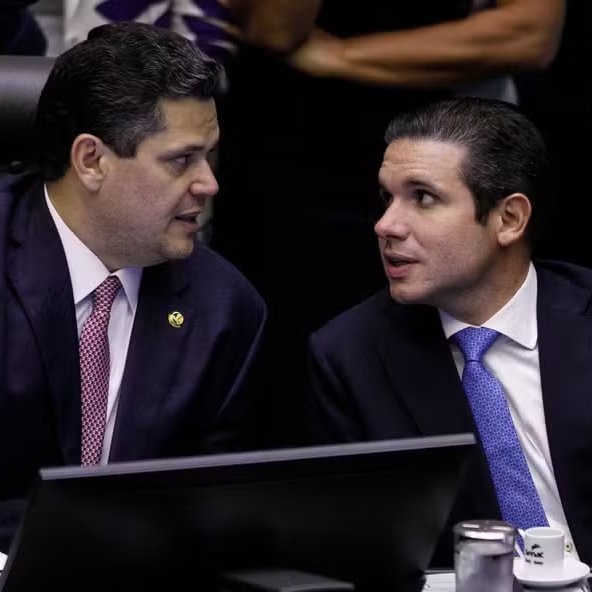 republiqueBRA's tweet image. 🚨 🇺🇸 Governo de Donald Trump, nos EUA, discute a possibilidade de aplicar SANÇÕES ao presidente da Câmara, Hugo Motta, e ao presidente do Senado, Davi Alcolumbre.
