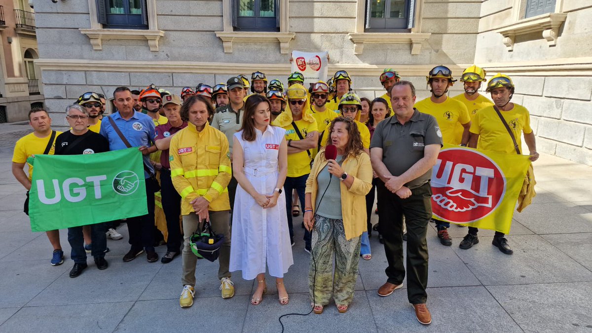 Joana (@bimojo) on Twitter photo Hoy hace un año, empezó algo maravilloso en <a href="/Congreso_Es/">Congreso</a> que culminó el 30 de noviembre en <a href="/Senadoesp/">Senado de España</a>, años de trabajo tuvieron su recompensa <a href="/UGT_SP/">UGT Servicios Públicos</a> <a href="/UGTTerresLleida/">UGT-Terres de Lleida</a> <a href="/ugtbomberofores/">UGTbomberosforestales</a> <a href="/UGTForestales/">UGT-FORESTALES</a> <a href="/UGT_Comunica/">UGT</a> <a href="/ugtcatalunya/">UGT de Catalunya</a> <a href="/ClimambienteUGT/">#UGTenVERDE</a> Hoy hace un año, empezó algo maravilloso en <a href="/Congreso_Es/">Congreso</a> que culminó el 30 de noviembre en <a href="/Senadoesp/">Senado de España</a>, años de trabajo tuvieron su recompensa <a href="/UGT_SP/">UGT Servicios Públicos</a> <a href="/UGTTerresLleida/">UGT-Terres de Lleida</a> <a href="/ugtbomberofores/">UGTbomberosforestales</a> <a href="/UGTForestales/">UGT-FORESTALES</a> <a href="/UGT_Comunica/">UGT</a> <a href="/ugtcatalunya/">UGT de Catalunya</a> <a href="/ClimambienteUGT/">#UGTenVERDE</a>