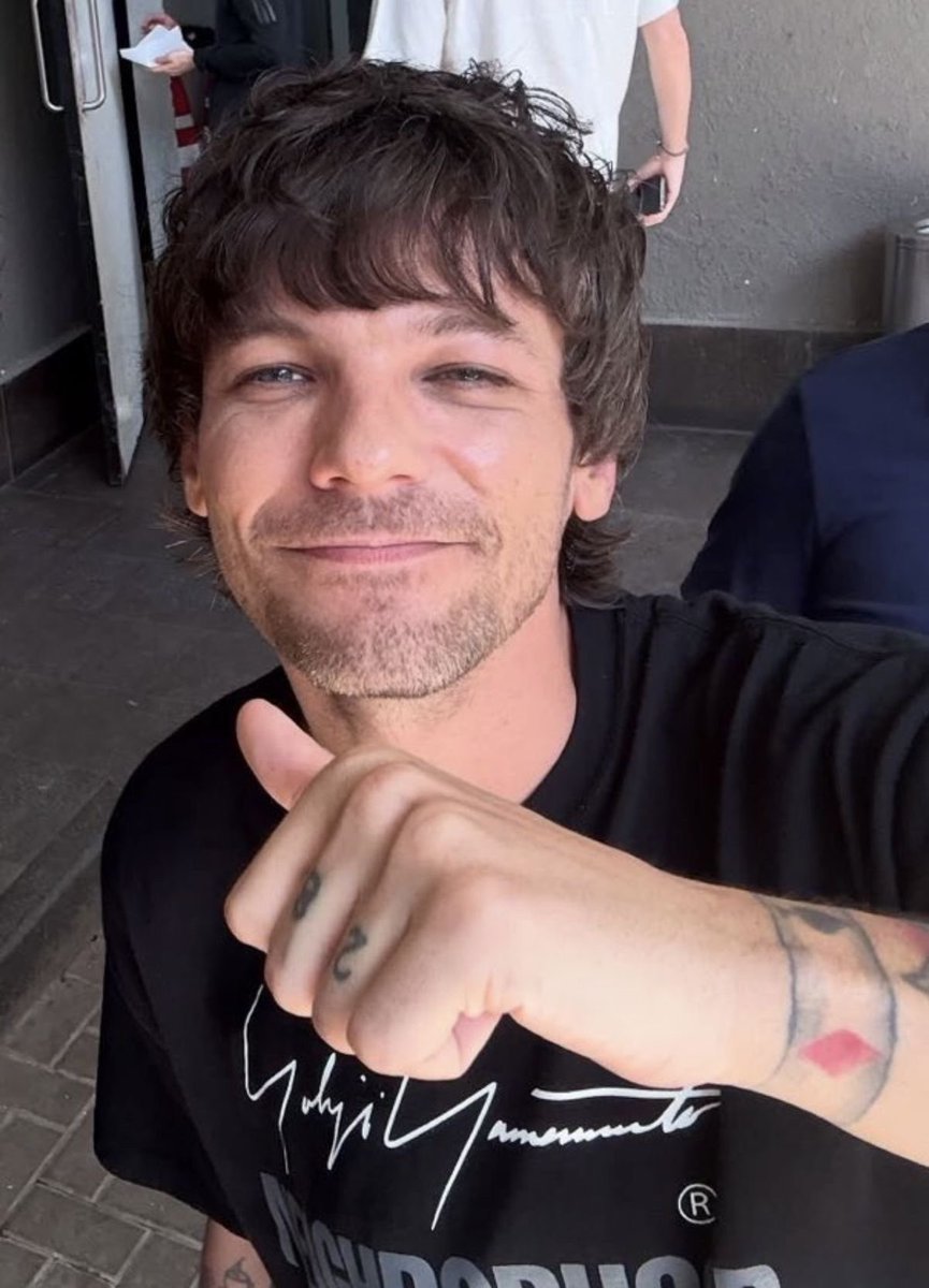 esterrmos's tweet photo. nothing last forever, nothing stays the same 😣

#15YearsOfOneDirection #15YearsOf1D #WeAre1D
#DDAY #DirectionersDay #Directioner15stillhere https://t.co/IbpVV5q68q