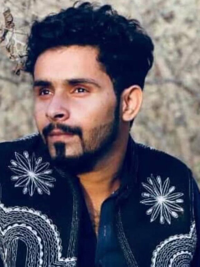 nohan_Baloch5's tweet photo. Balochistan where in, neither students, writer's, publisher's as well as teachers are unsaved in it where each day abductions are rapidly growing over there.
Chengaiz Baloch, a book seller, a publisher, has been taken away from his shop whereabouts remain unknown.
#ReleaseHim https://t.co/fE7iRIBM8e