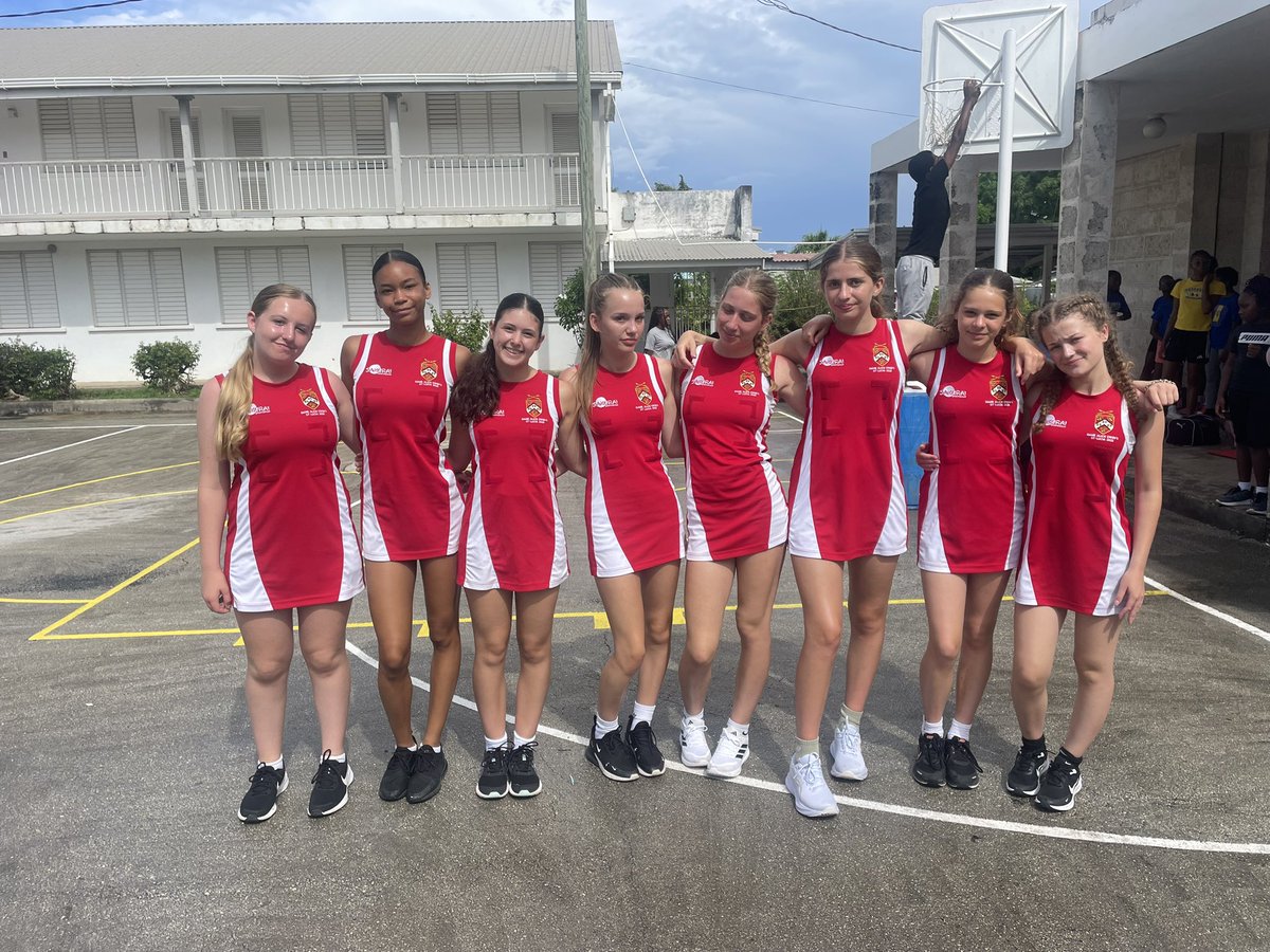 DAOSPEDept's tweet image. The 3 netball teams had matches again today! The U15As smashed their game 30-10, the PoM was Annabelle with some great shooting! The U16s narrowly lost but played some nice netball, the PoM was Ellie! The U15Bs unfortunately were rained off after 10mins but were leading 3-1!💪