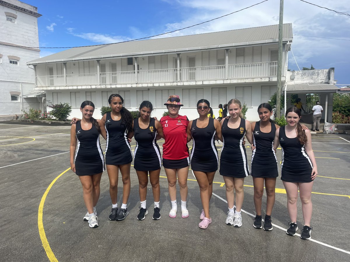 DAOSPEDept's tweet image. The 3 netball teams had matches again today! The U15As smashed their game 30-10, the PoM was Annabelle with some great shooting! The U16s narrowly lost but played some nice netball, the PoM was Ellie! The U15Bs unfortunately were rained off after 10mins but were leading 3-1!💪