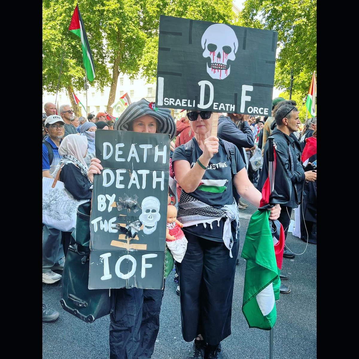 TEle_Vision24's tweet image. #BeMoreFrancescaAlbanese: just a few of the impressions gathered from Saturday’s #CeasefireNow march, including this fine placard of @FranceskAlbs.