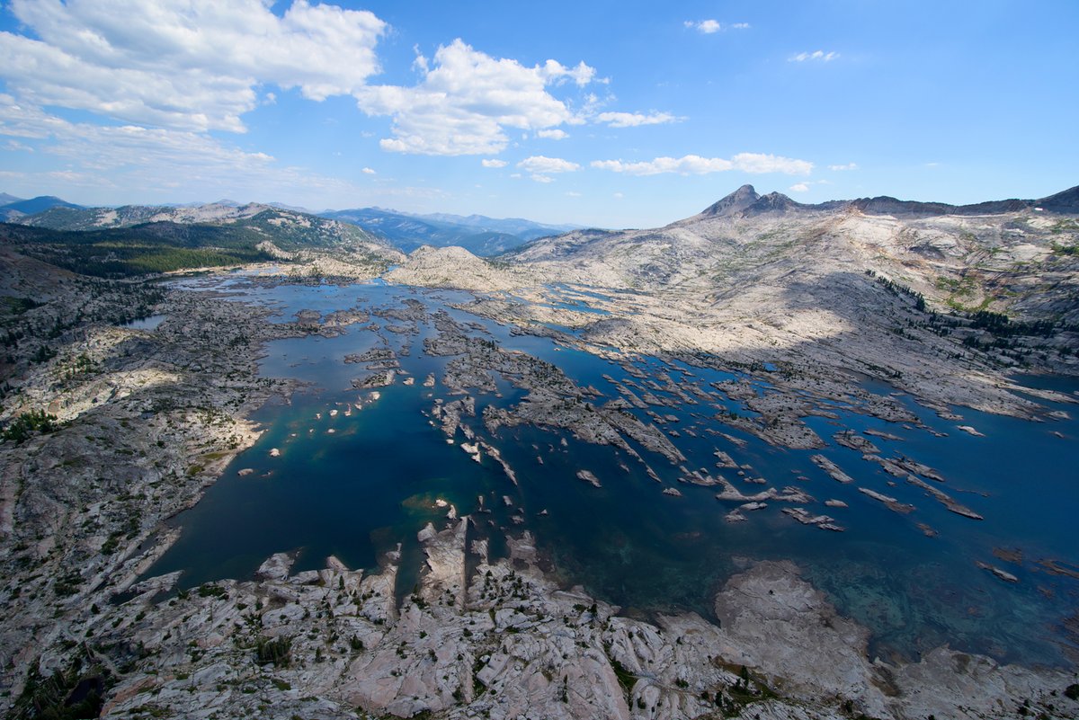 If you've never ventured out into #Desolation #Wilderness, it's calling your name if you love backpacking. #LakeAloha is a challenging day #hike, but perfect for a 🎒 #backpacking trip. *Snow can linger late into the season*

👇 Aloha To You Lake Aloha
californiahighsierra.com/trips/beginner…