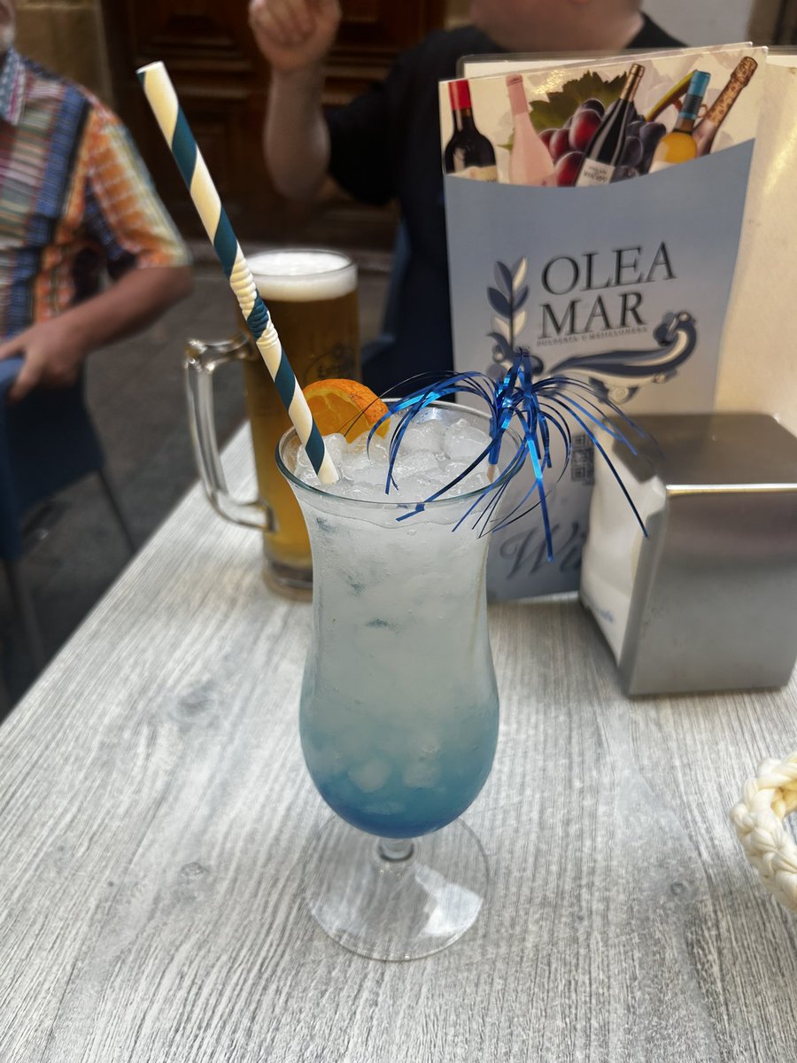 chloebaiines's tweet image. Ice with a side of cocktail please x