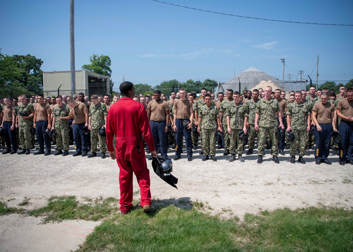 A picture is worth a thousand words. "Gas, Gas, Gas!" Division 323 and 324 participated in the confidence chamber today. How did you react when going through?