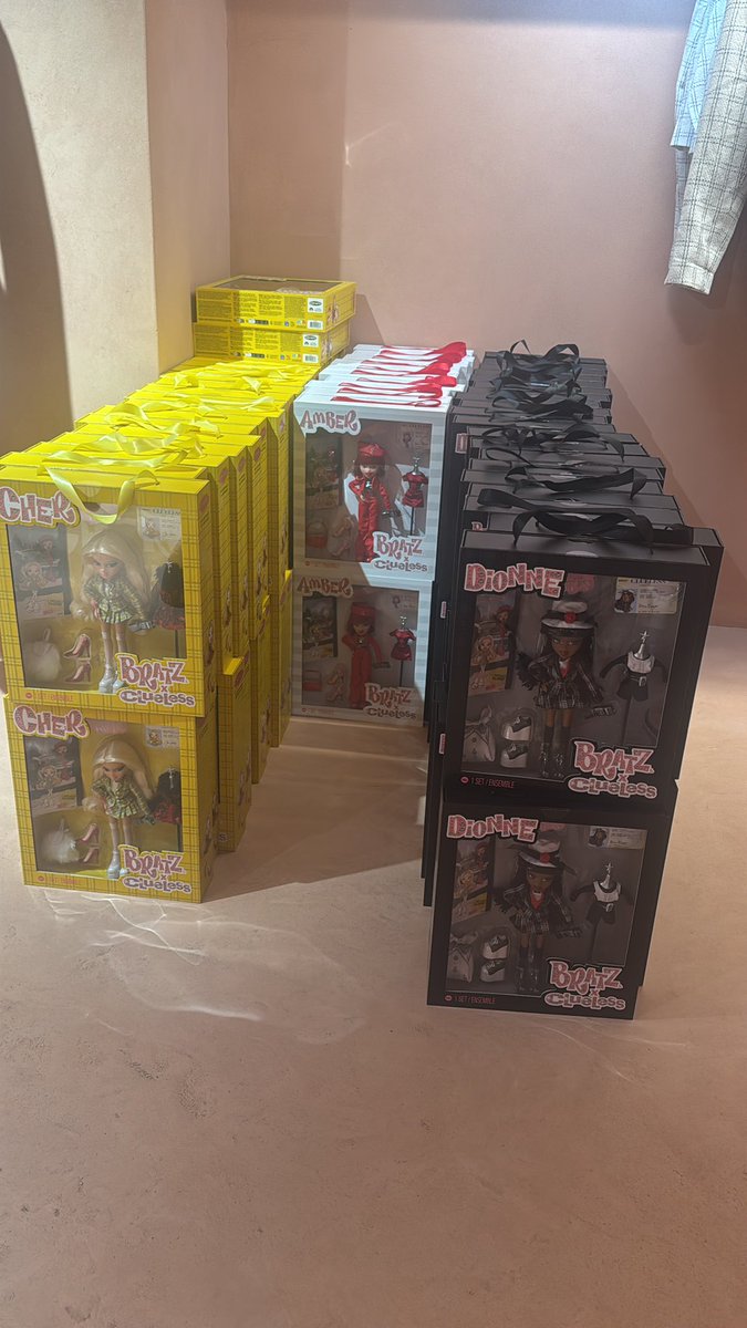 Reid_Moncada's tweet image. Just received our first shipment of Bratz that we’ll be gifting at our Clueless x @fittedcloset party 🤫🤫🤫