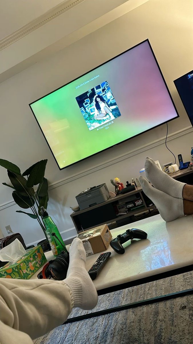 thenationguy's tweet image. Wearing socks at home helps keep your feet clean and fresh
