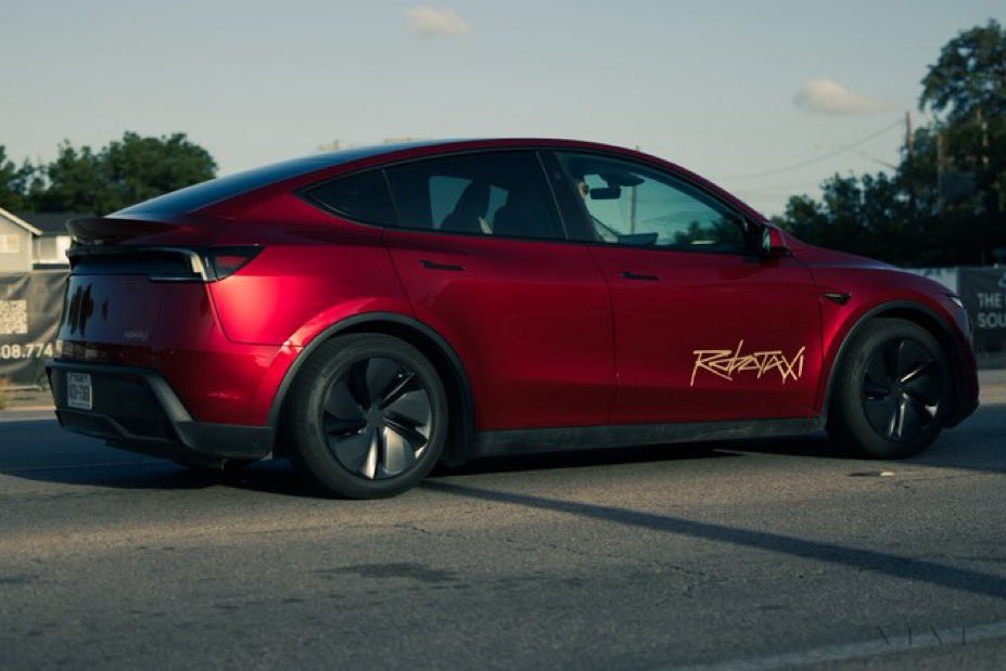 BastianBraun121's tweet image. 🚨 BREAKING: Bloomberg reports $TSLA in initial discussions with Nevada for Robotaxi rollout!
The future of transport is here!
