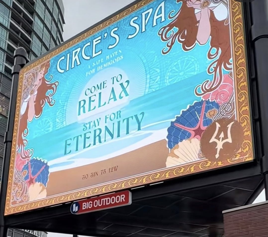 oraculosemideus's tweet image. E a criatividade da divulgação da série de Percy Jackson? 🗣️
Propaganda do SPA da Circe, número para contato caso alguém veja Pã, chamada para o exército de Cronos no Princesa Andrômeda e loja de bigas dos filhos de Hefesto