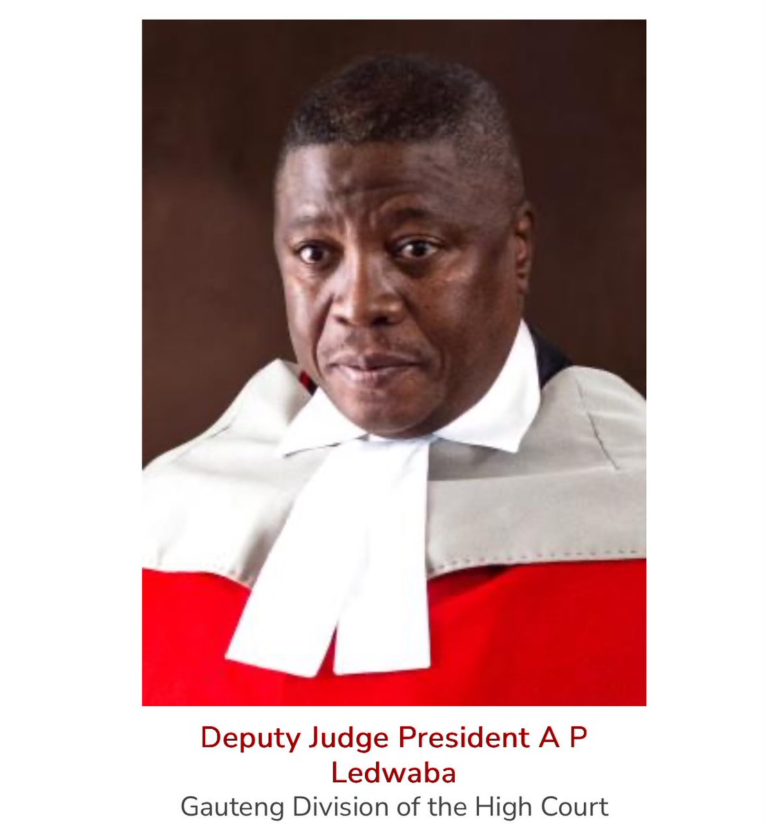 Mokone_Dimphoo's tweet image. Let's connect the dots: General Mkhwanazi deliberately mentioned the corruption of the judiciary because he knew that some of these arrests would be going to the Gauteng High Court. Hlakaniphile loya Baba
