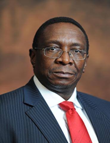 Mokone_Dimphoo's tweet image. Let's connect the dots: General Mkhwanazi deliberately mentioned the corruption of the judiciary because he knew that some of these arrests would be going to the Gauteng High Court. Hlakaniphile loya Baba
