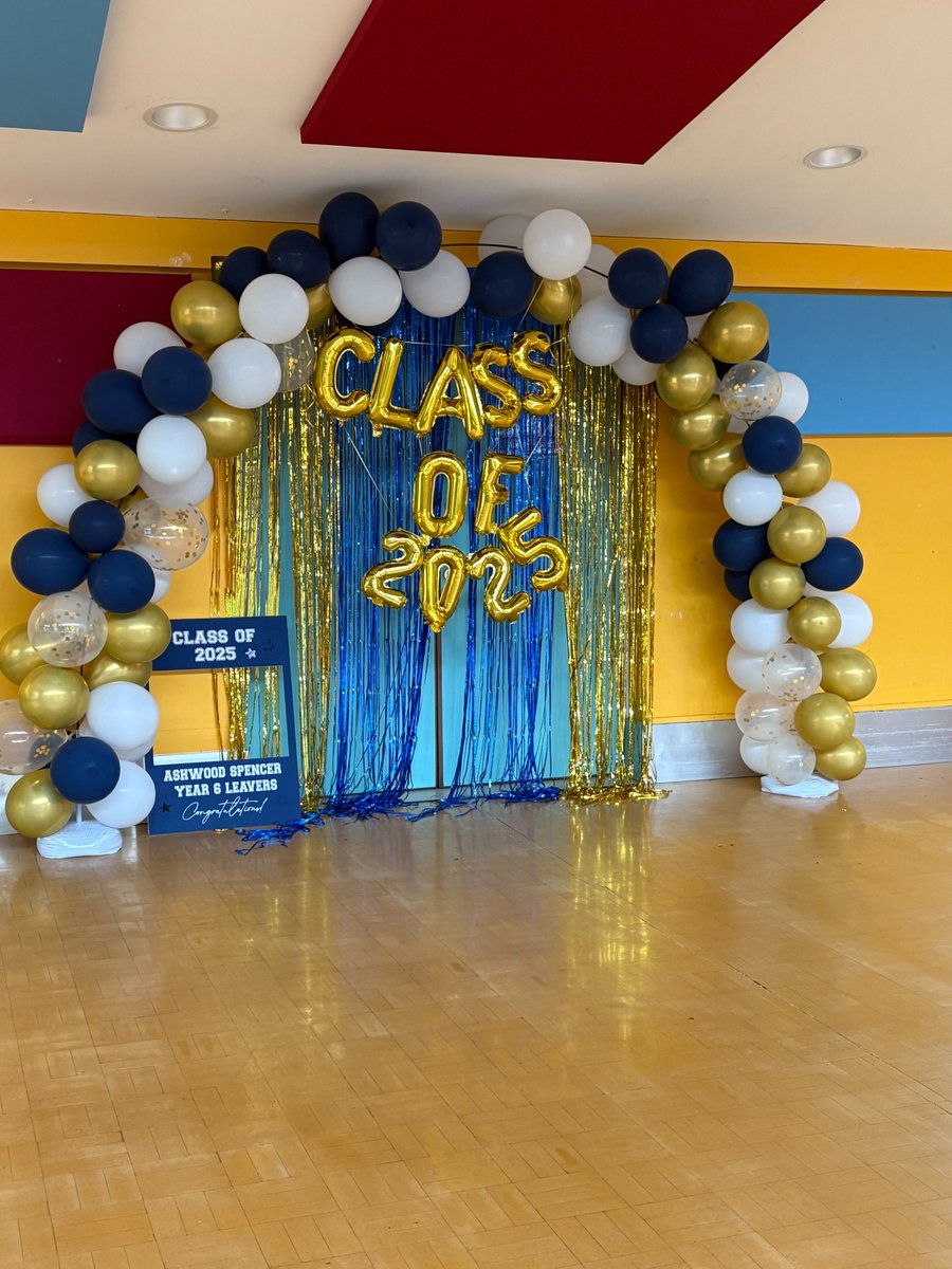 ashwood_spencer's tweet photo. Our year 6's had a wonderful time at their prom tonight #DREAMers https://t.co/L5iPNj2MSU