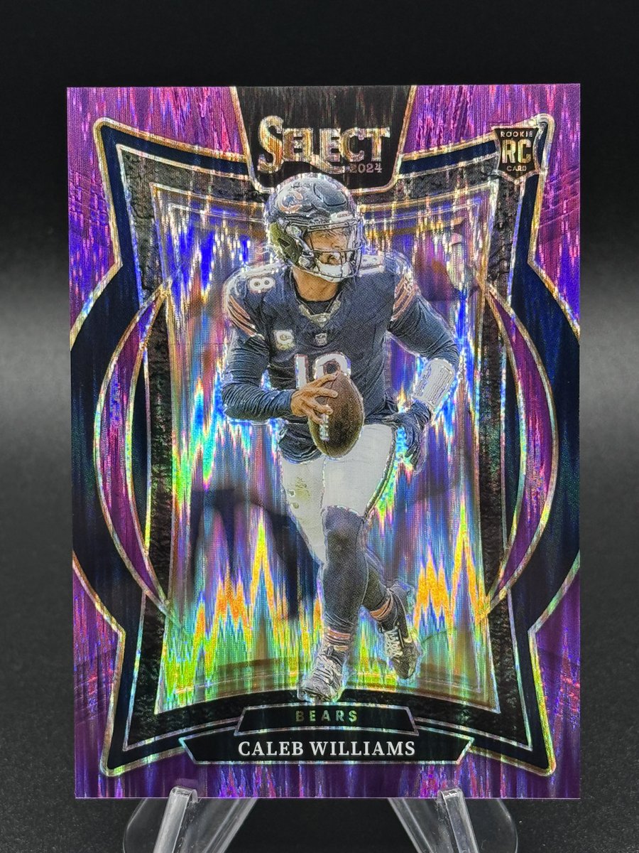 SenorFluffy33's tweet image. 3 card mailday! Parsons from @_ElectricBoogie (traded my other, so had to replace it), a win from @jsleasman12 in @_AustinFinley_ razz room with the Caleb, and sometimes GameStop can have decent deals with slabs 🤷