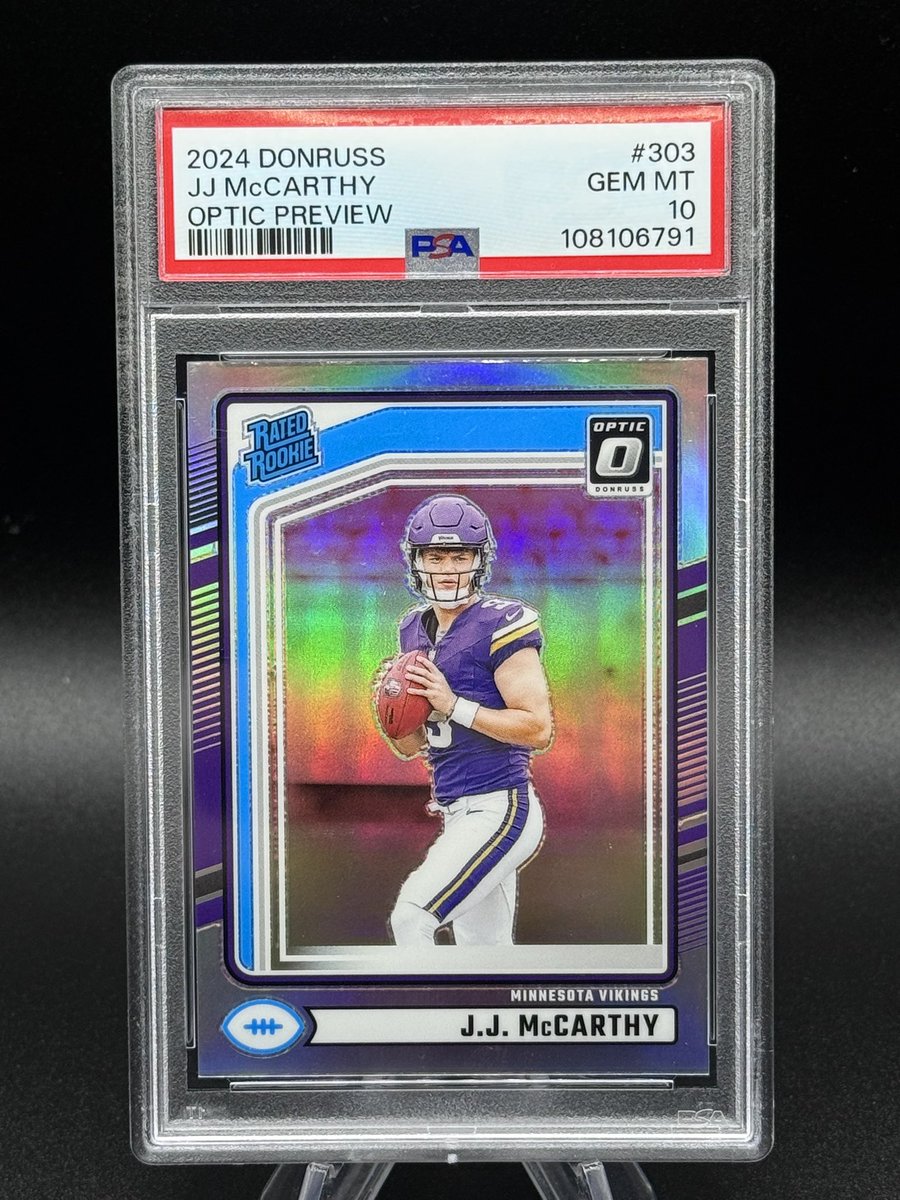 SenorFluffy33's tweet image. 3 card mailday! Parsons from @_ElectricBoogie (traded my other, so had to replace it), a win from @jsleasman12 in @_AustinFinley_ razz room with the Caleb, and sometimes GameStop can have decent deals with slabs 🤷