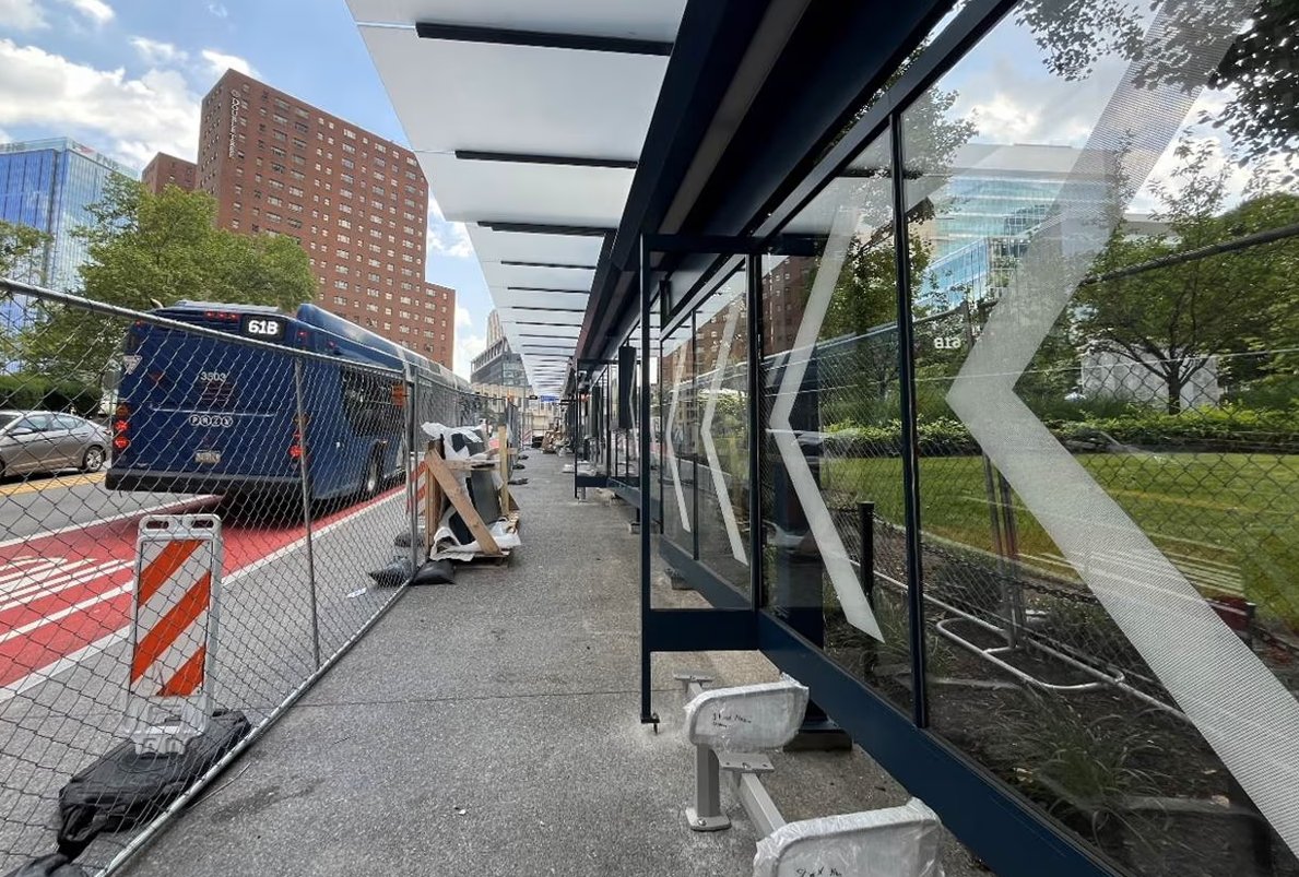 PGHtransit's tweet image. And now for some good news: With the first phase of construction of the University Line bus rapid transit project nearly complete, the five newly-installed stations in downtown Pittsburgh will open on Sunday! rideprt.org/link/adfd1b102…