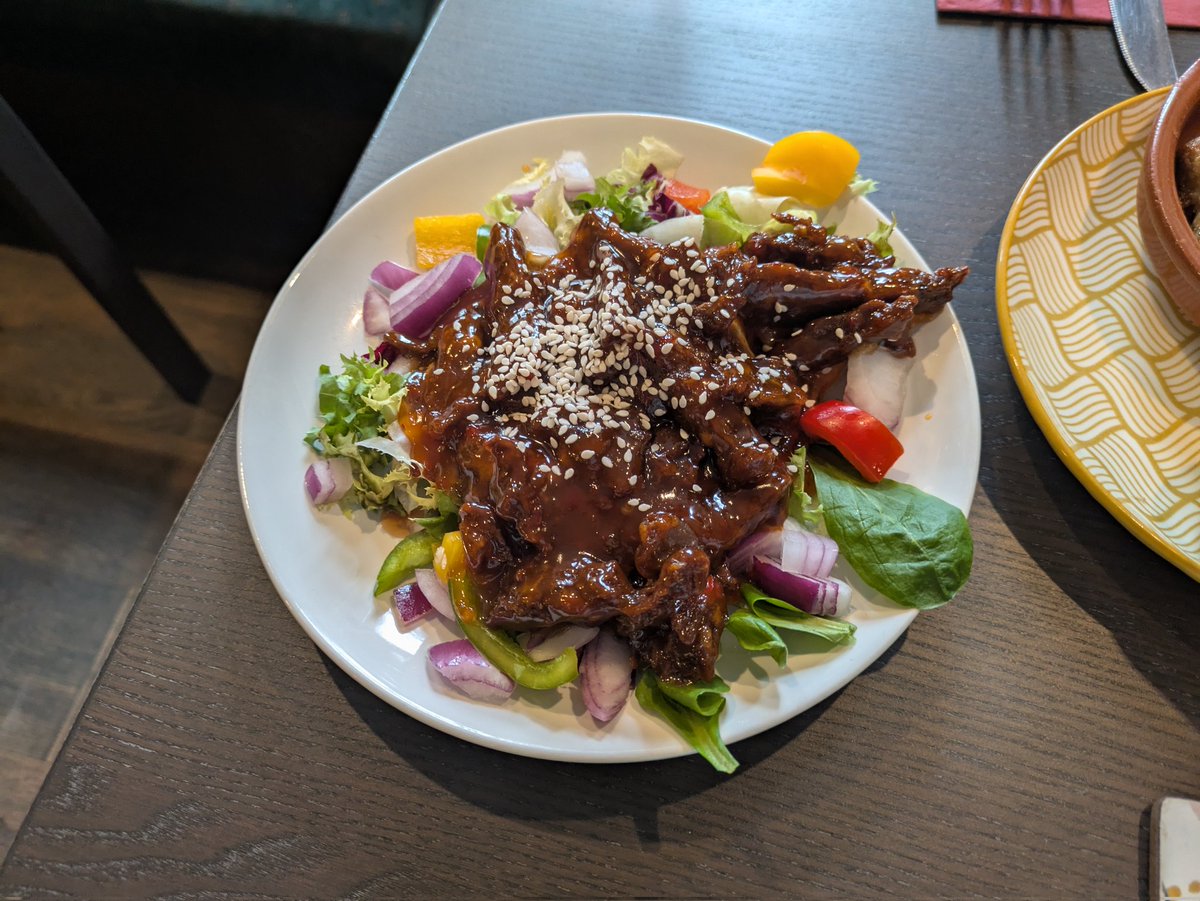__LeftistVegan's tweet image. The Queen Inn, Cwmbran, Wales. The world's first plant-based steak house absolutely mind-blowing π€―
