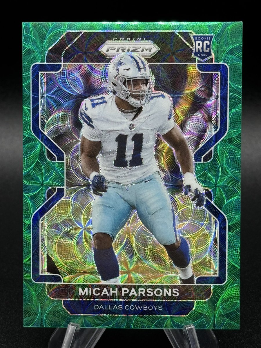 SenorFluffy33's tweet image. 3 card mailday! Parsons from @_ElectricBoogie (traded my other, so had to replace it), a win from @jsleasman12 in @_AustinFinley_ razz room with the Caleb, and sometimes GameStop can have decent deals with slabs 🤷