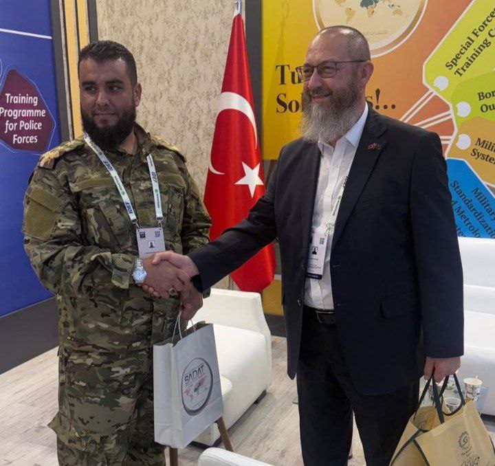 3M_SI's tweet image. على هامش معرض "IDEF 2025" للصناعات الدفاعية
التقى وفد وزارة الدفاع بمندوبين شركة السادات للاستشارات الدفاعية