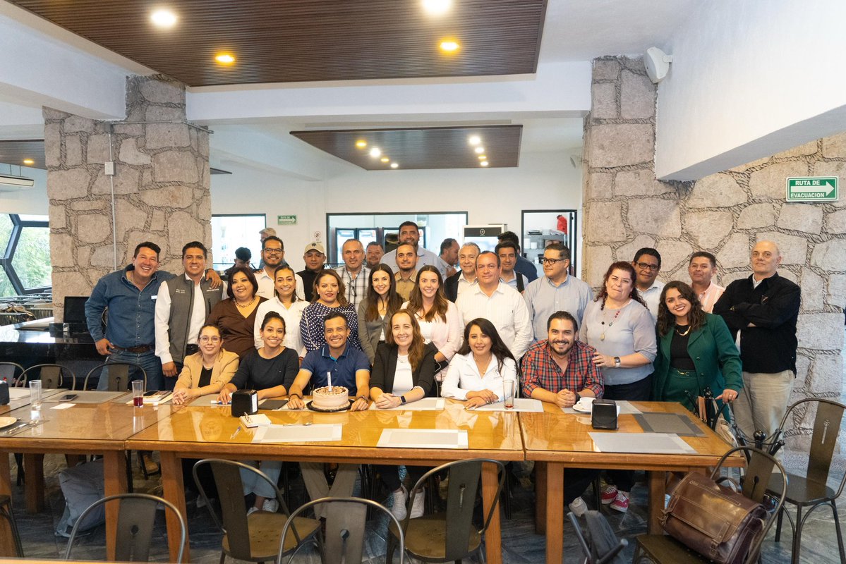 Samanthasmx's tweet image. Nuestro objetivo es firme, que vivas bien y que vivas mejor.

En nuestra sesión de gabinete sabemos que cada decisión se traduce en algo bueno para las familias de #Guanajuato.

#GuanajuatoTeQuiero #Trabajando