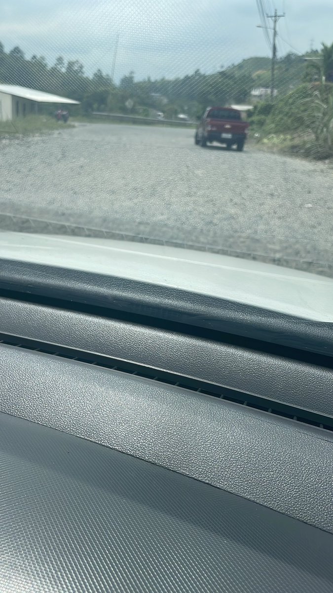 silvaparo1425's tweet photo. La vía a la playa de #Quito igual que en el DM, llena de baches; los quiteños de bien deberán tomar rutas alternas para llegar a #Tonsupa, seguiremos desinformando 🙈 https://t.co/ZjyAtqIShG