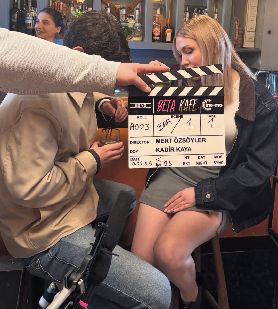 minakabarova's tweet photo. Kamera arkasından kamera karşısına geçtiğim o proje 🎬 https://t.co/JcgAxwIhOz