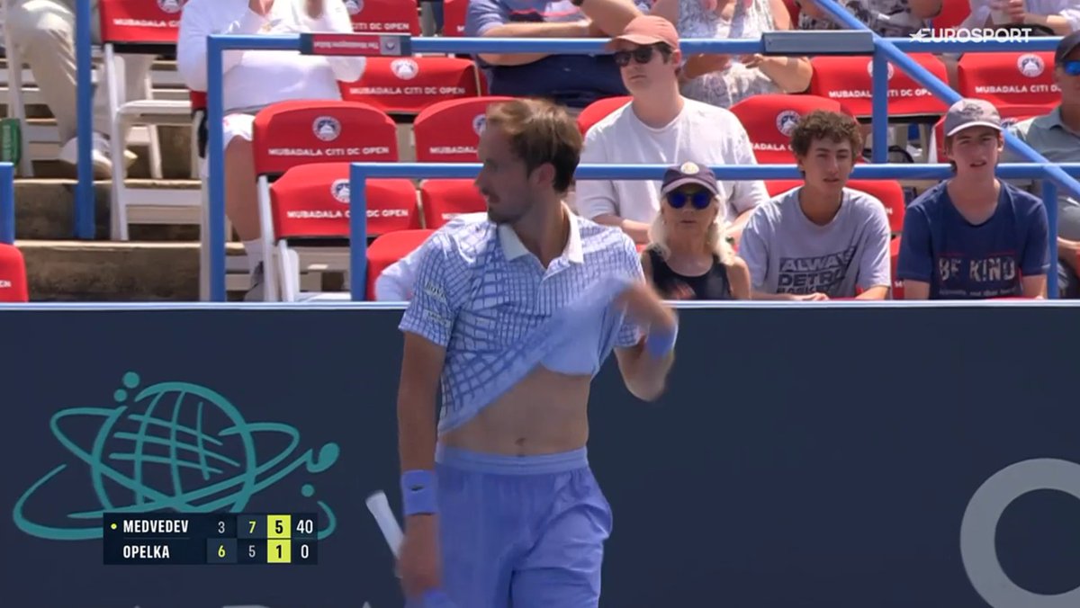 UniversTennis's tweet image. MEDVEDEV RÉUSSIT SON ENTRÉE ✅
Tête de série n°8, Daniil Medvedev s'impose en trois sets contre Reilly Opelka (3-6, 7-5, 6-1) et se qualifie pour les 1/8 de finale au tournoi ATP 500 de Washington. 🇺🇸
Il affrontera Wu Yibing pour une place en 1/4 de finale.