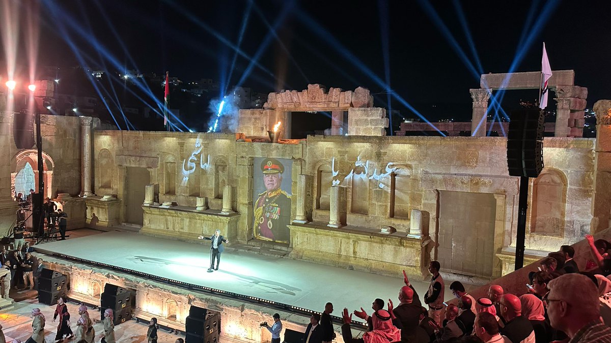alrai's tweet image. الفنان عمر العبداللات بفتتح حفلات مهرجان جرش بمجموعة من الأغاني الوطنية وسط تفاعل الحضور.
#صحيفة_الرأي #الأردن #مهرجان_جرش
