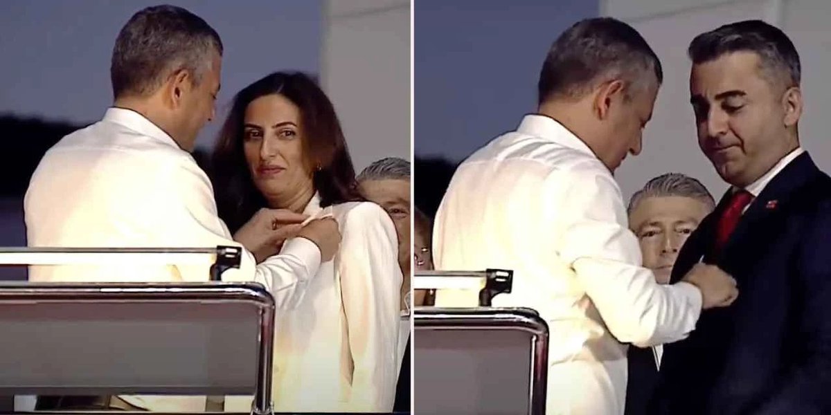 gazetepencere's tweet image. CHP'ye katılan İstanbul Milletvekili Evrim Rızvanoğlu ve Tekirdağ Milletvekili Cem Avşar'a rozetlerini Özgür Özel taktı
gazetepencere.com/siyaset/devada…