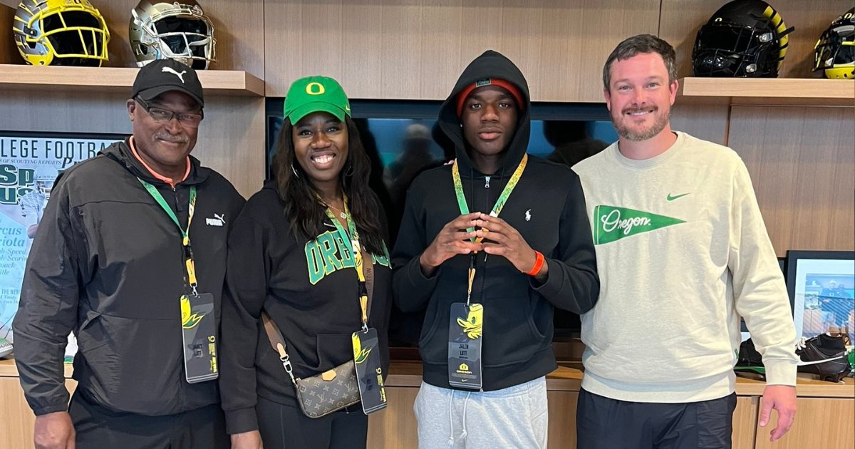 mtorressports's tweet image. "The love was always there."
Top-100 Lucas (Tex.) Panther Creek ATH Jalen Lott breaks down his commitment to Oregon, how the Ducks won out and what's next.
Much more here: on3.com/teams/oregon-d… (On3+)
Join @ScoopDuckOn3 TODAY: on3.com/teams/oregon-d…