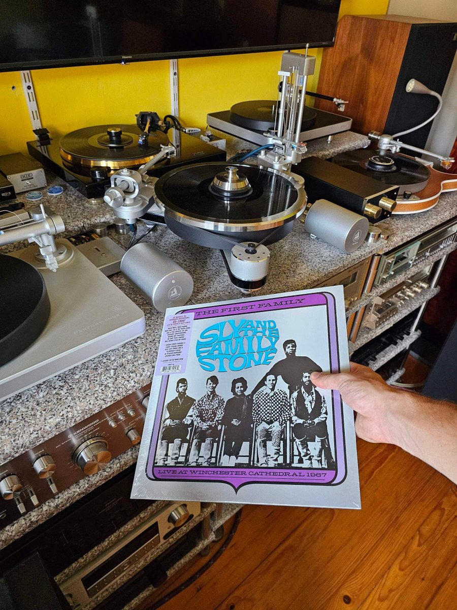 PsychedelicMag's tweet image. This recording is a snapshot of a transformative, even revolutionary period in music history. It perfectly captures Sly and The Family Stone’s initial blend of soul and rock, showcasing how their distinctive sound first came together before they hit the mainstream.