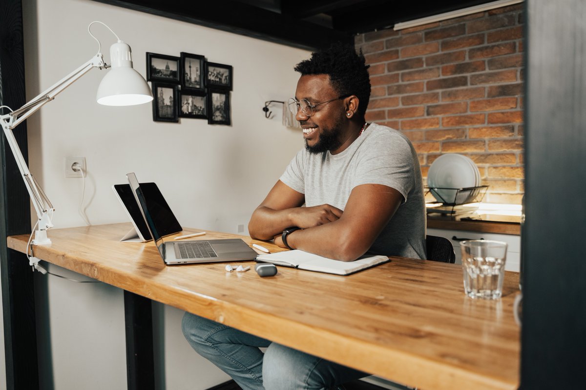UTM's tweet image. Do you know about #UofT Alumni email?
Whether you recently graduated or you have a legacy account, this short step-by-step guide will help you access your alumni email.
Discover how to stay connected 📧 bit.ly/42uoJ4D